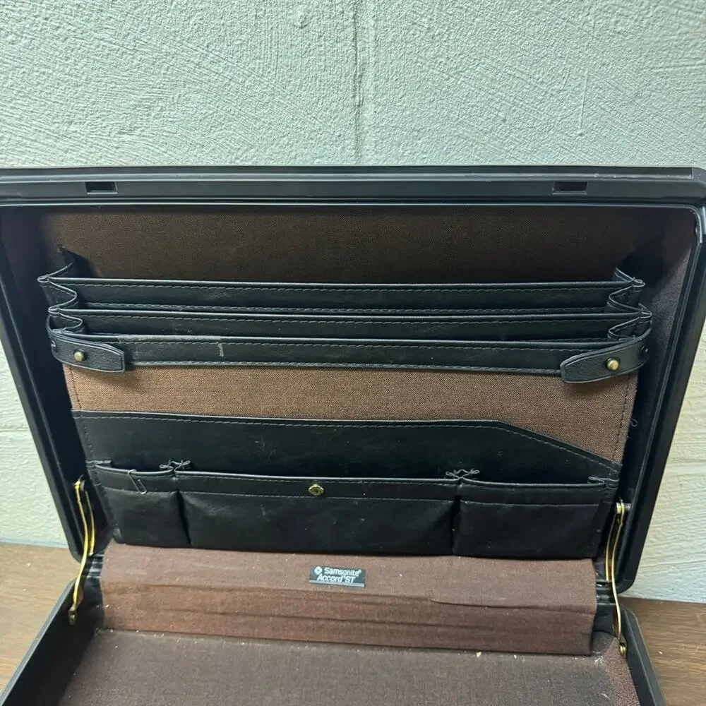 Vintage samsonite briefcase